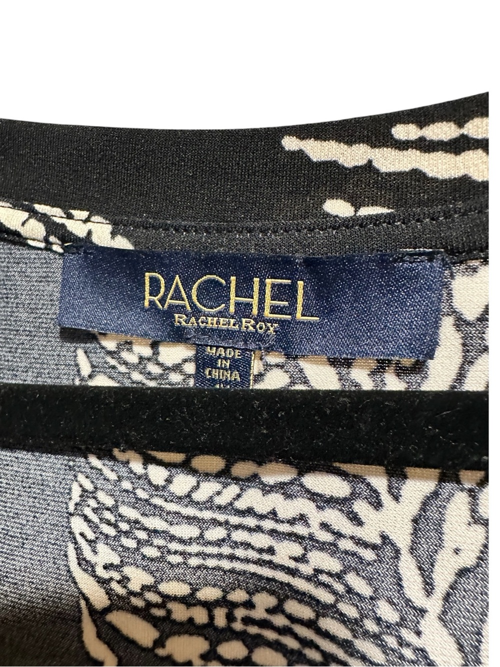 RACHEL Rachel Roy Black Top with White Feather Print Size 1X - Picture 5 of 7